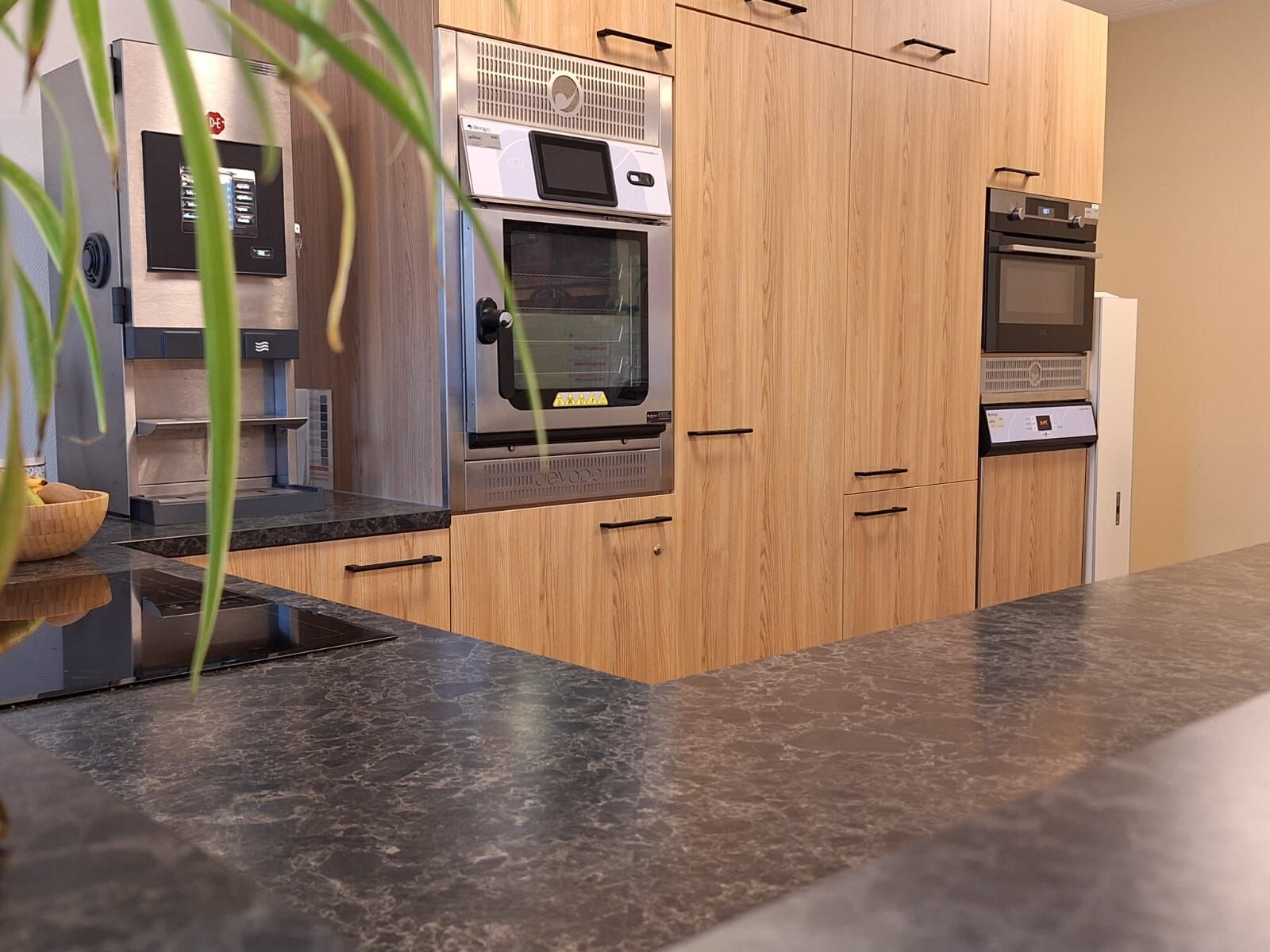 1000015993 1000015993